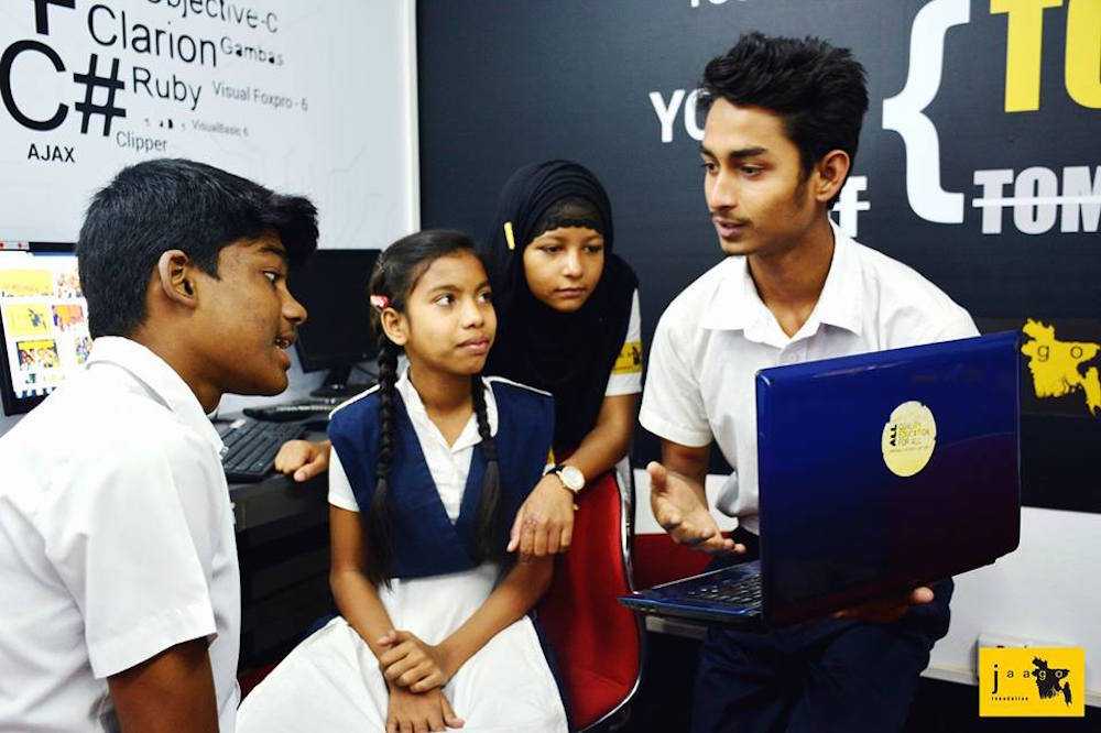 Students Get Online Lessons From Jaago Foundation