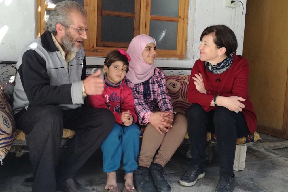Syrian Girl Baraaa With Family And Bbc Reporter Lyse Doucet In Homs