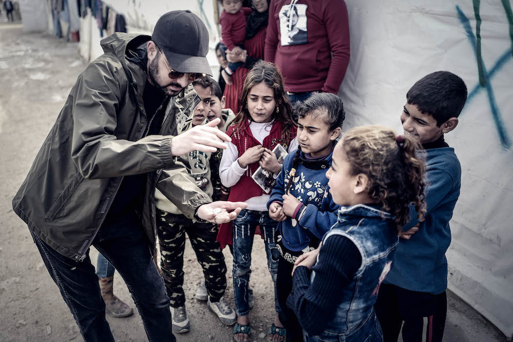 Dynamo Shows A Trick To Syrian Refugee Children In Lebanon