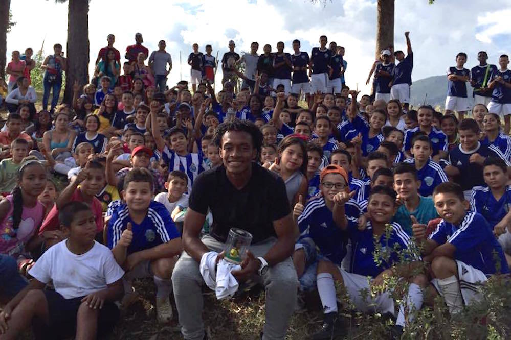 Juan Cuadrado With Children From His Foundation In Brazil