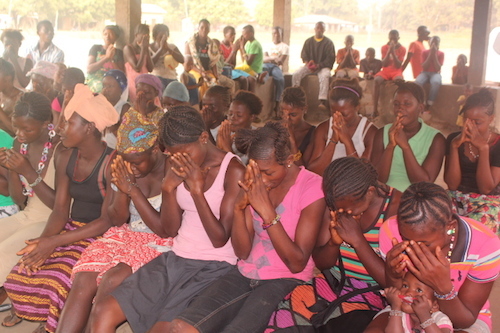 Sierra Leone girls praying during Ebola crisis