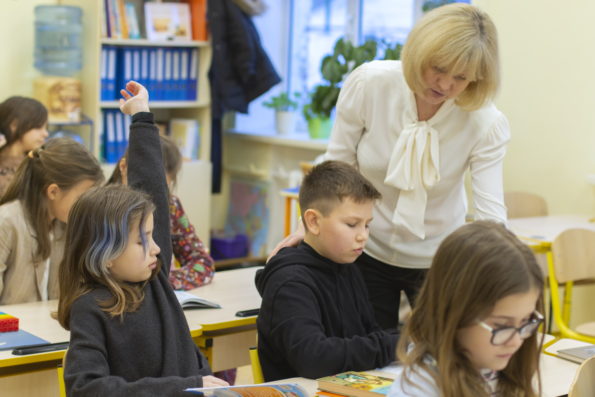 Natalya Vinnytska teaches her class in Kyiv before she runs her Theirworld-supported Stay with Ukraine online class for displaced Ukrainian children (Theirworld /Oleg Salinko)
